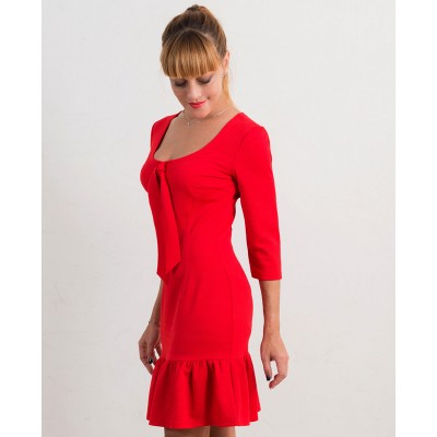 00525 Платье из фактурного трикотажа с воланом красное